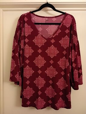 EVRI Burgundy Medallion V-Neck Tunic with Smocked Sleeves Ptp25